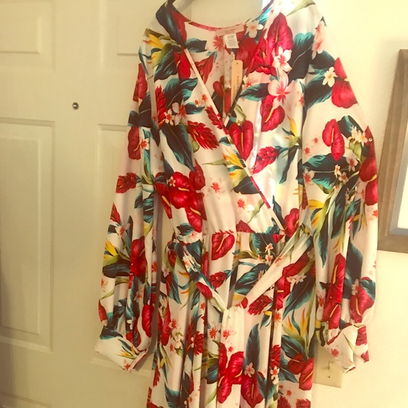 Dresses & Skirts - FLORAL MAXI DRESS